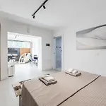 Luxe 2 By Pikhost
