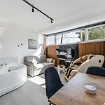 Luxe 2 By Pikhost *