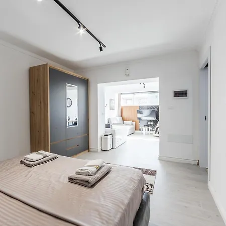 Luxe 2 By Pikhost Apartman