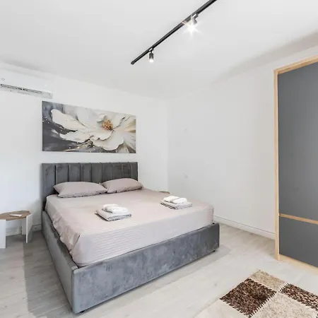 Apartmán Luxe 2 By Pikhost *